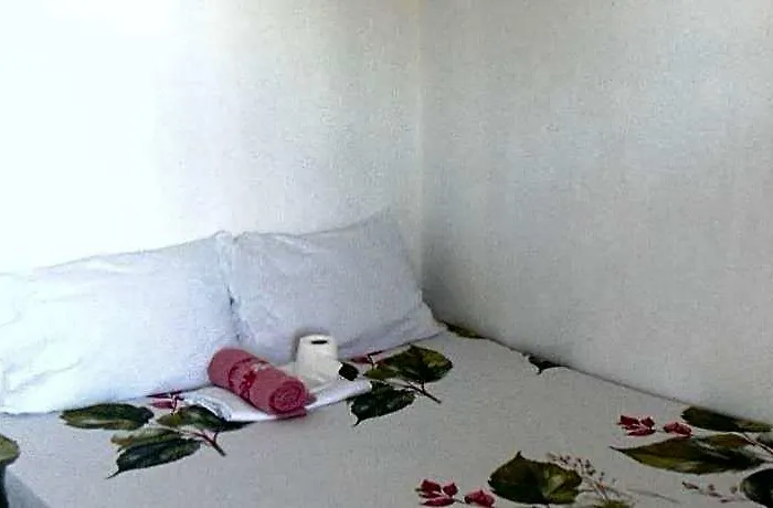 Scott Camotes House Hotel 3*
